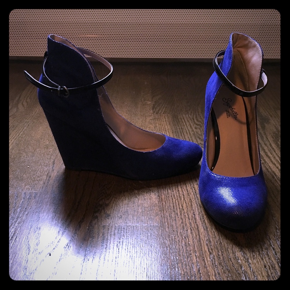 Ankle strap wedge deep purple